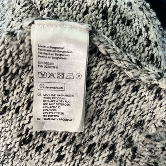 Salt and Pepper small Cardigan - Picture 3 of 4